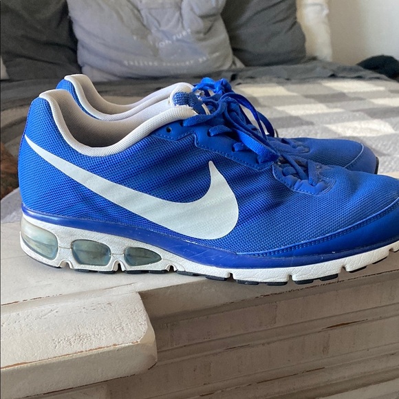 Men’s Nike Blue and White Sneakers Athletic Style - Picture 3 of 4